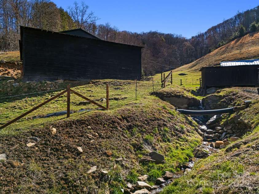 867 Indian Creek Road, Burnsville, NC 28714.  MLS# CAR4231140, YatesRealty ID 582. 