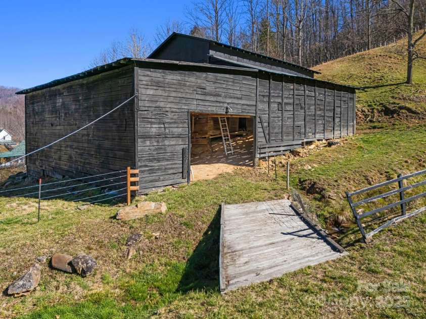 867 Indian Creek Road, Burnsville, NC 28714.  MLS# CAR4231140, YatesRealty ID 582. 