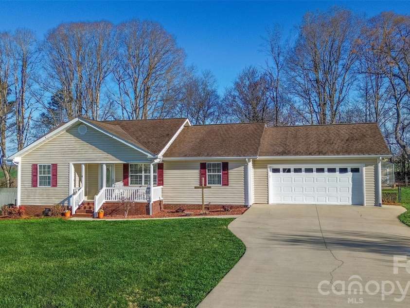 112 Chimney Ridge Lane, Statesville, NC 28625.  MLS# CAR4358303, YatesRealty ID 5820. 