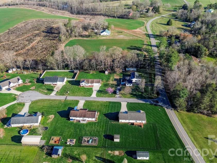 112 Chimney Ridge Lane, Statesville, NC 28625.  MLS# CAR4358303, YatesRealty ID 5820. 