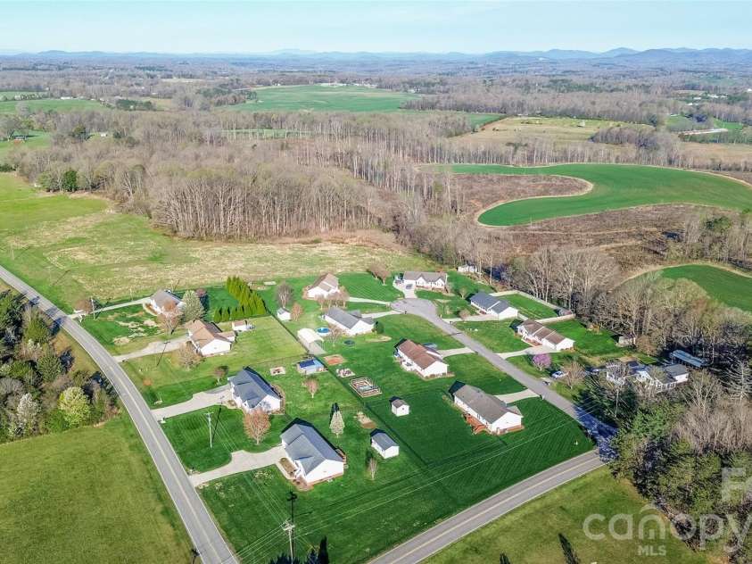 112 Chimney Ridge Lane, Statesville, NC 28625.  MLS# CAR4358303, YatesRealty ID 5820. 