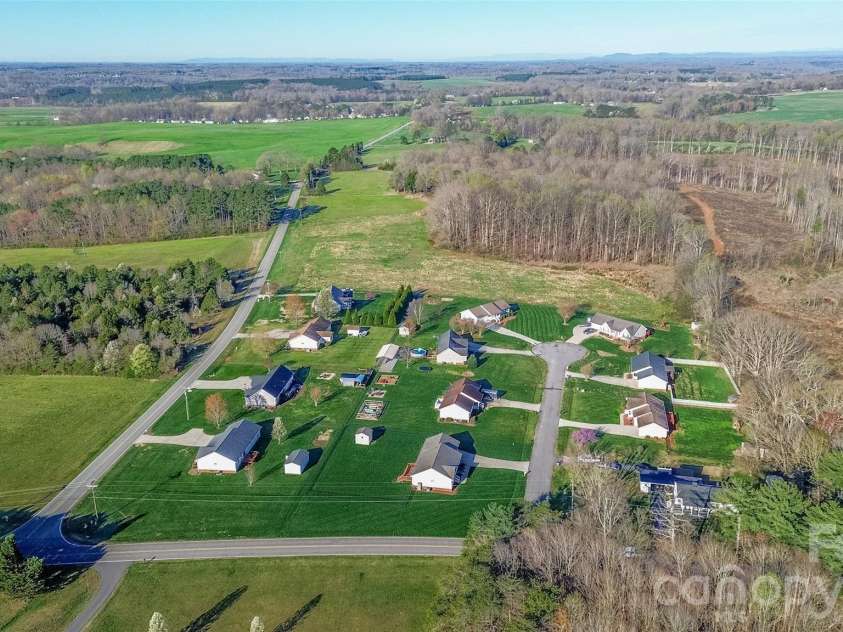 112 Chimney Ridge Lane, Statesville, NC 28625.  MLS# CAR4358303, YatesRealty ID 5820. 