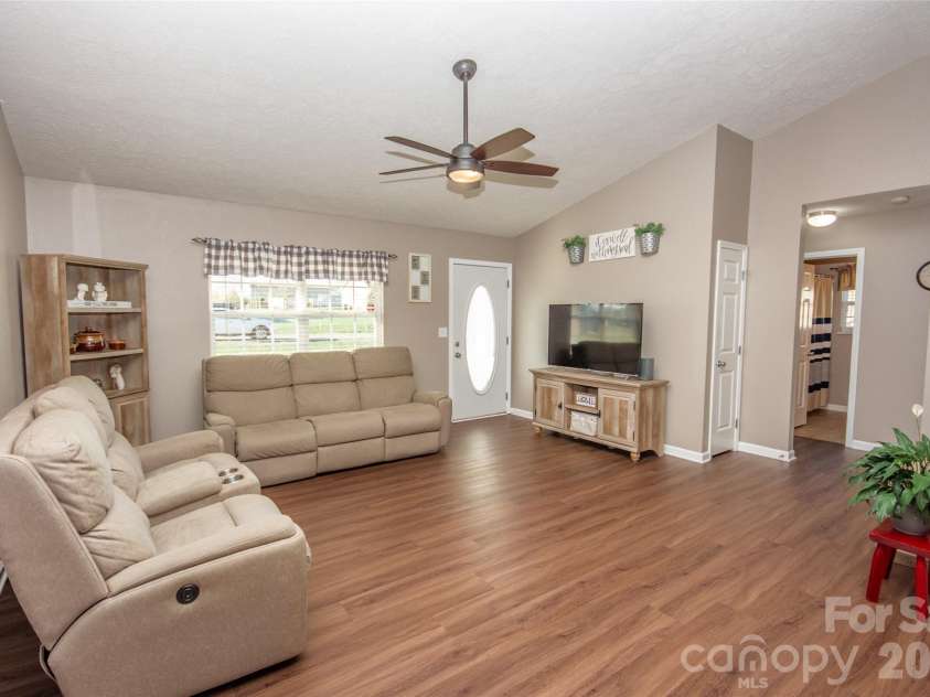 112 Chimney Ridge Lane, Statesville, NC 28625.  MLS# CAR4358303, YatesRealty ID 5820. 