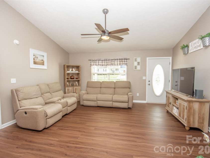 112 Chimney Ridge Lane, Statesville, NC 28625.  MLS# CAR4358303, YatesRealty ID 5820. 