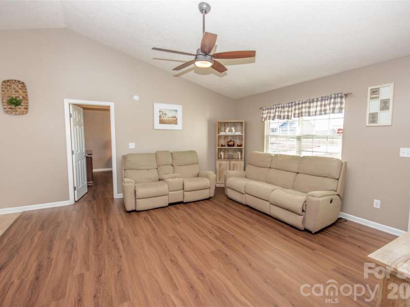 112 Chimney Ridge Lane, Statesville, NC 28625.  MLS# CAR4358303, YatesRealty ID 5820. 