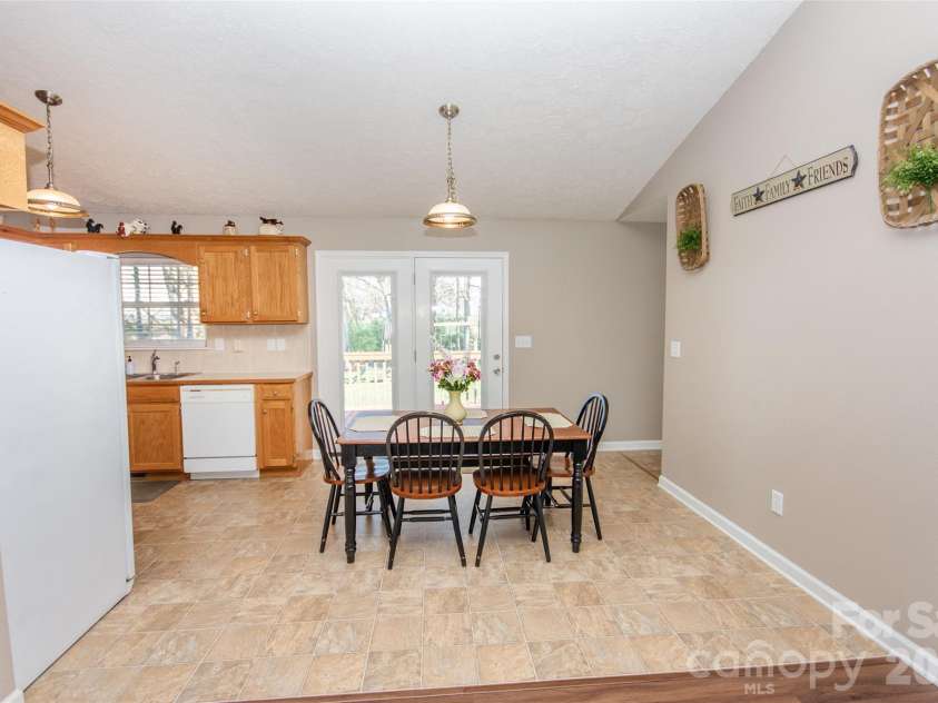 112 Chimney Ridge Lane, Statesville, NC 28625.  MLS# CAR4358303, YatesRealty ID 5820. 
