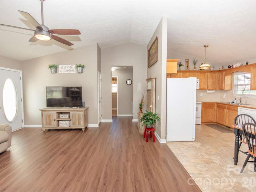 112 Chimney Ridge Lane, Statesville, NC 28625.  MLS# CAR4358303, YatesRealty ID 5820. 