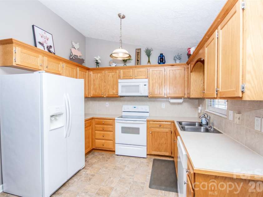 112 Chimney Ridge Lane, Statesville, NC 28625.  MLS# CAR4358303, YatesRealty ID 5820. 