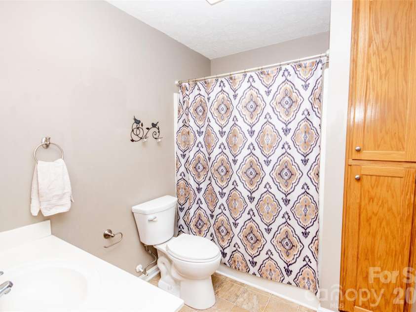 112 Chimney Ridge Lane, Statesville, NC 28625.  MLS# CAR4358303, YatesRealty ID 5820. 
