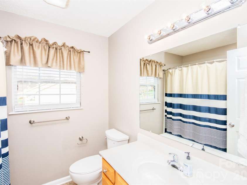 112 Chimney Ridge Lane, Statesville, NC 28625.  MLS# CAR4358303, YatesRealty ID 5820. 