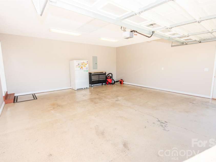 112 Chimney Ridge Lane, Statesville, NC 28625.  MLS# CAR4358303, YatesRealty ID 5820. 