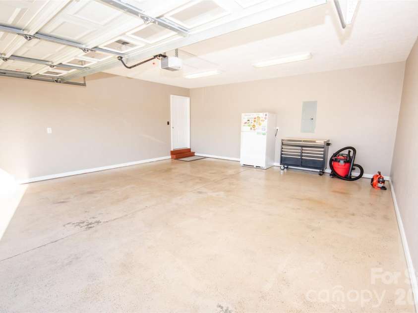 112 Chimney Ridge Lane, Statesville, NC 28625.  MLS# CAR4358303, YatesRealty ID 5820. 