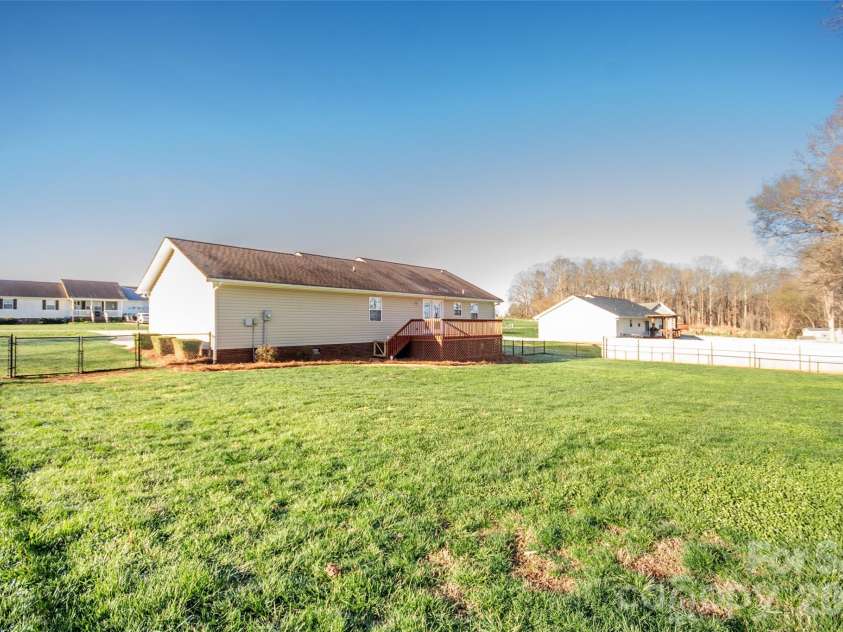 112 Chimney Ridge Lane, Statesville, NC 28625.  MLS# CAR4358303, YatesRealty ID 5820. 