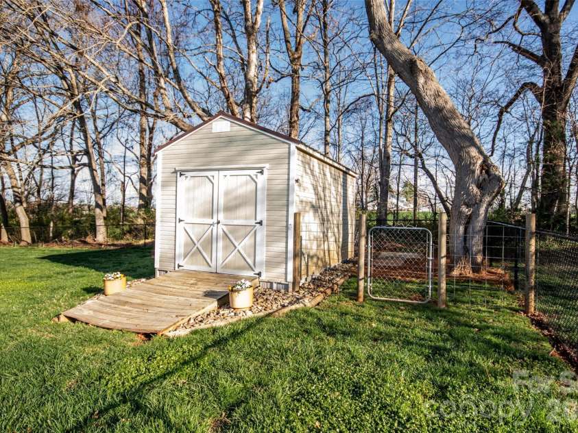 112 Chimney Ridge Lane, Statesville, NC 28625.  MLS# CAR4358303, YatesRealty ID 5820. 