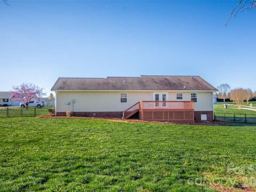 112 Chimney Ridge Lane, Statesville, NC 28625.  MLS# CAR4358303, YatesRealty ID 5820. 