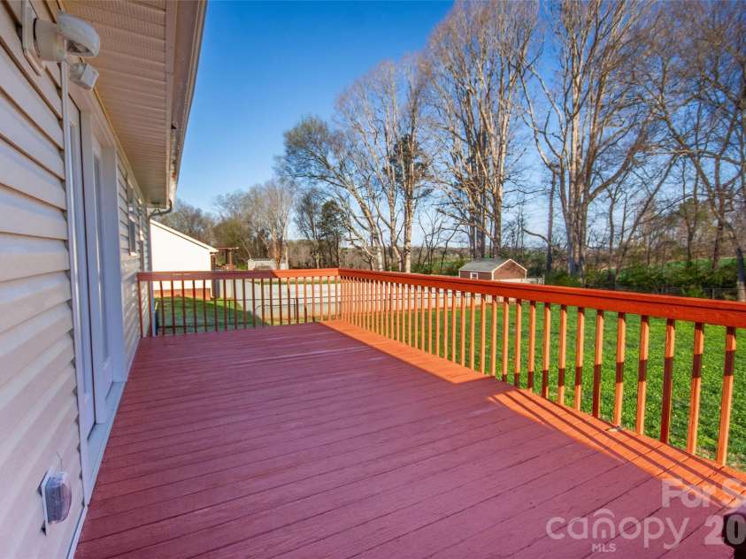 112 Chimney Ridge Lane, Statesville, NC 28625.  MLS# CAR4358303, YatesRealty ID 5820. 