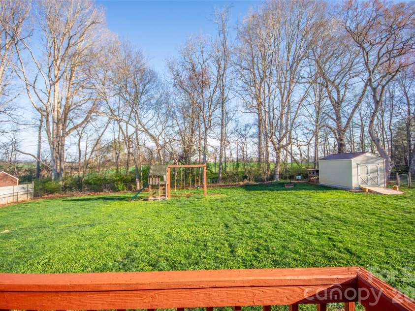 112 Chimney Ridge Lane, Statesville, NC 28625.  MLS# CAR4358303, YatesRealty ID 5820. 