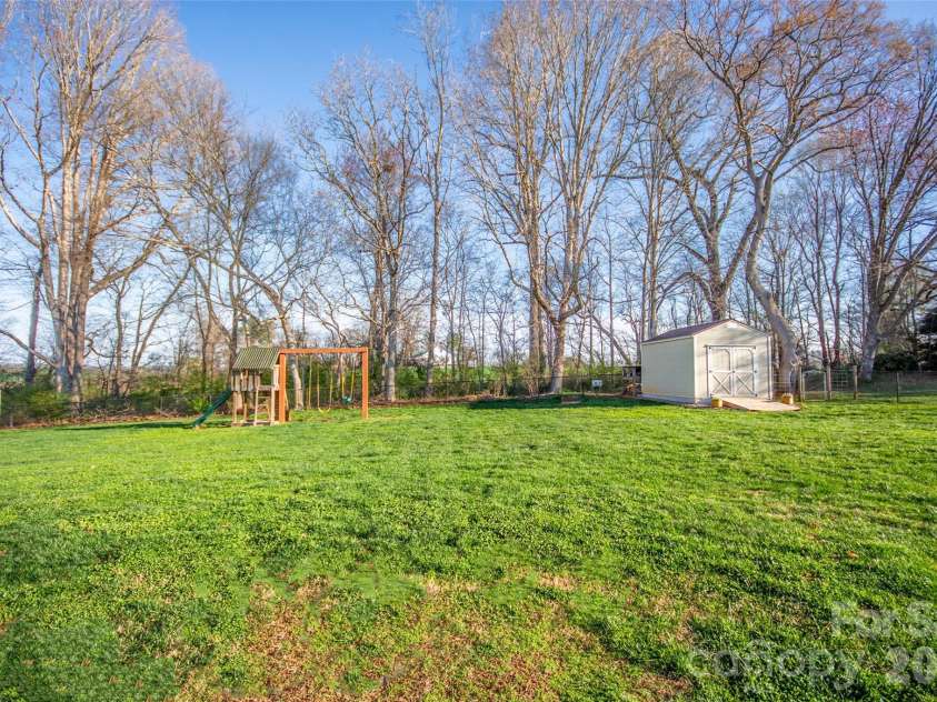112 Chimney Ridge Lane, Statesville, NC 28625.  MLS# CAR4358303, YatesRealty ID 5820. 