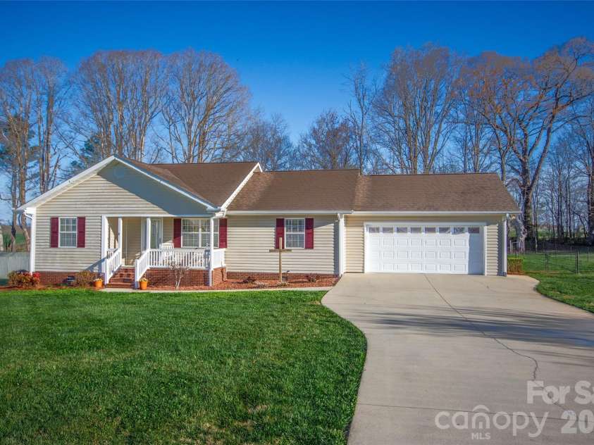 112 Chimney Ridge Lane, Statesville, NC 28625.  MLS# CAR4358303, YatesRealty ID 5820. 