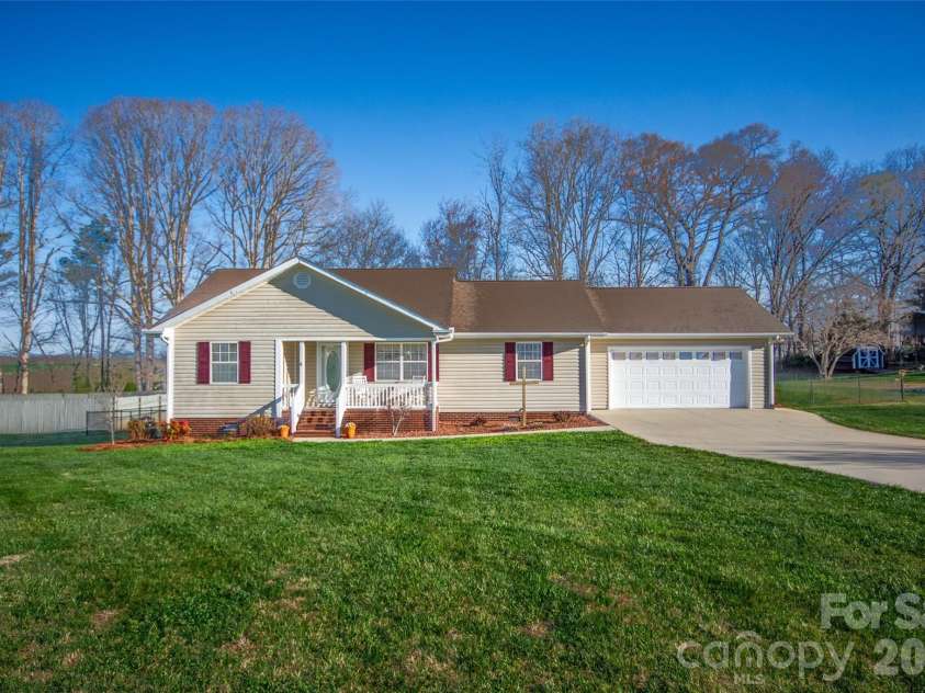 112 Chimney Ridge Lane, Statesville, NC 28625.  MLS# CAR4358303, YatesRealty ID 5820. 