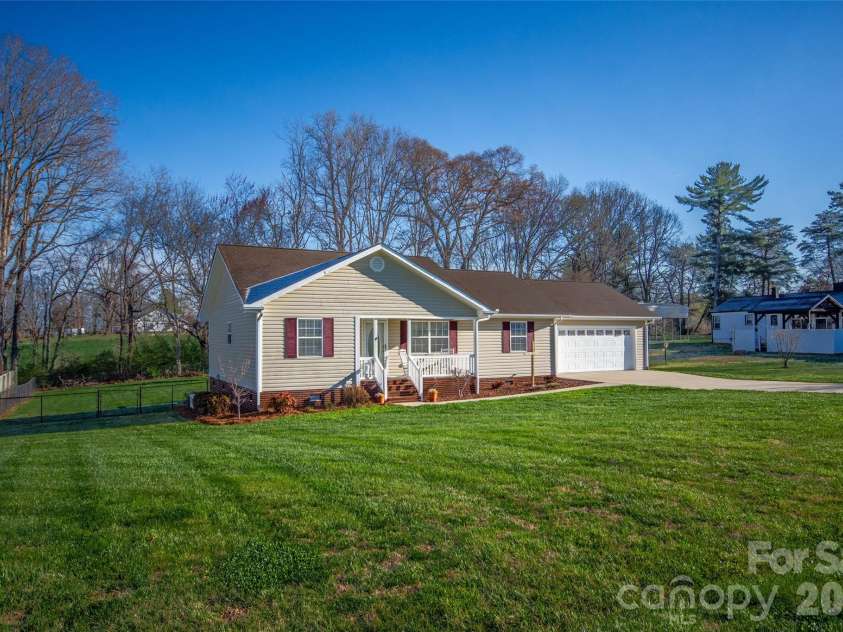112 Chimney Ridge Lane, Statesville, NC 28625.  MLS# CAR4358303, YatesRealty ID 5820. 