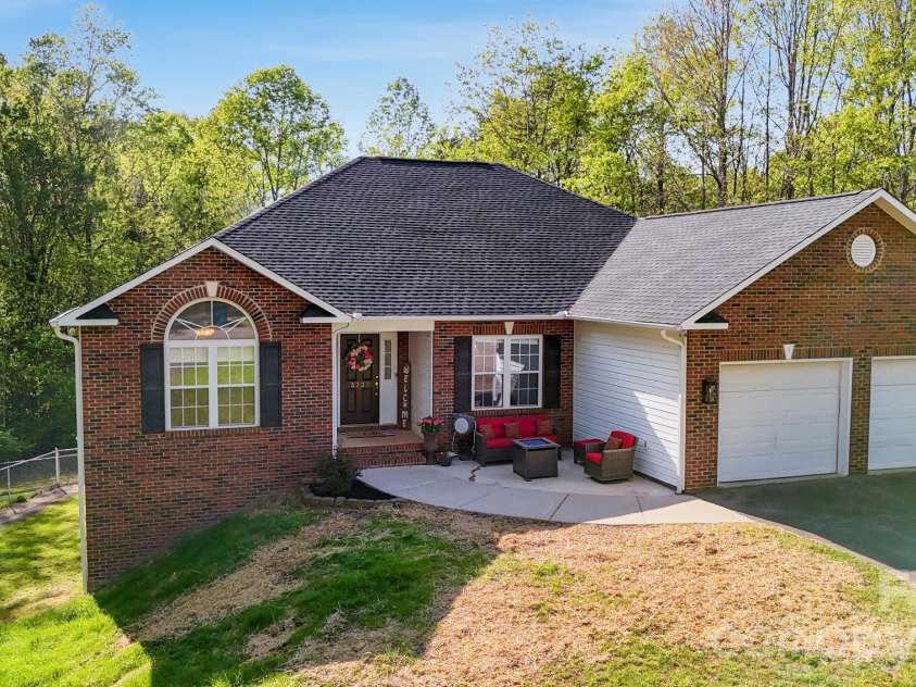 3232 47th Avenue Place, Hickory, NC 28601.  MLS# CAR4436548, YatesRealty ID 58200. 