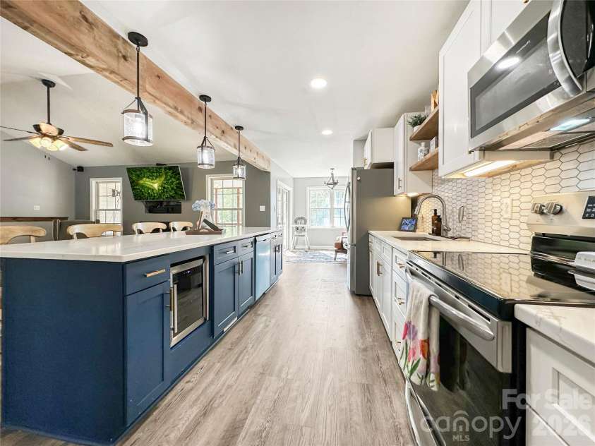 3232 47th Avenue Place, Hickory, NC 28601.  MLS# CAR4436548, YatesRealty ID 58200. 