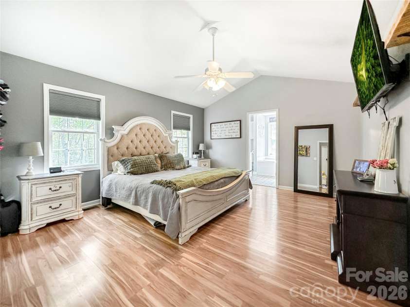 3232 47th Avenue Place, Hickory, NC 28601.  MLS# CAR4436548, YatesRealty ID 58200. 