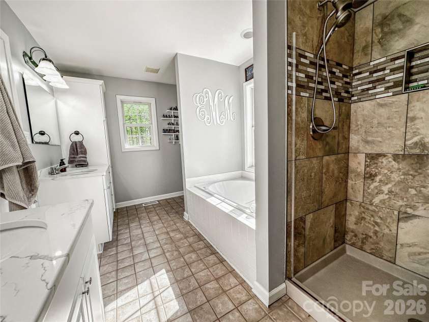 3232 47th Avenue Place, Hickory, NC 28601.  MLS# CAR4436548, YatesRealty ID 58200. 
