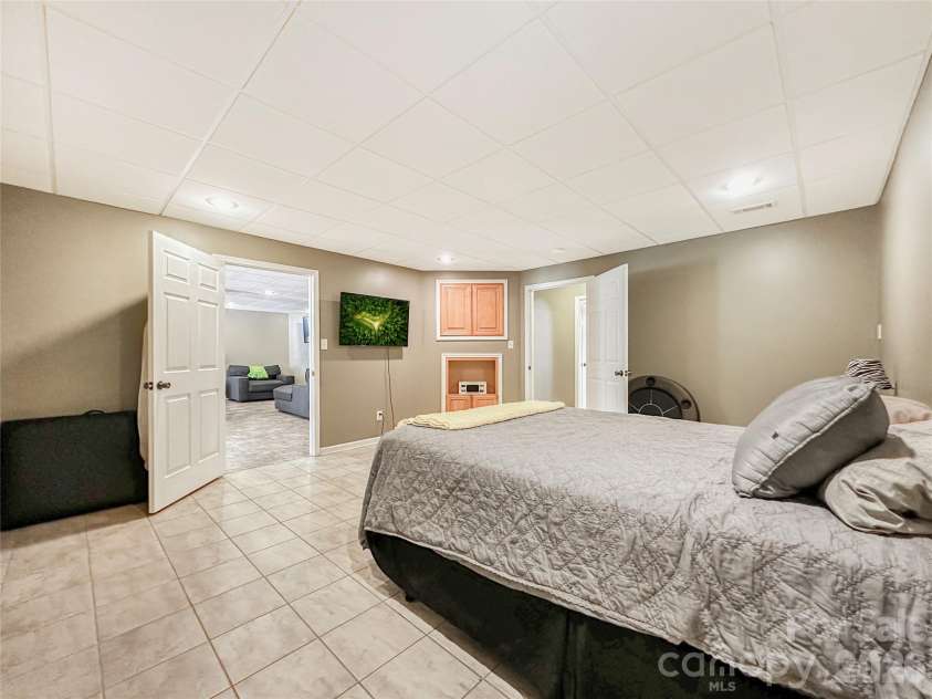 3232 47th Avenue Place, Hickory, NC 28601.  MLS# CAR4436548, YatesRealty ID 58200. 