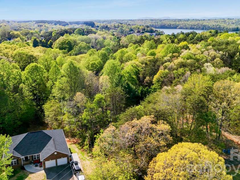 3232 47th Avenue Place, Hickory, NC 28601.  MLS# CAR4436548, YatesRealty ID 58200. 