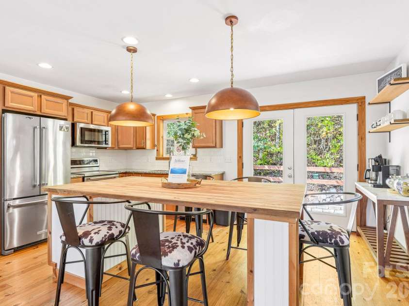 198 Eagles Drive, Boone, NC 28607.  MLS# CAR4435938, YatesRealty ID 58206. 