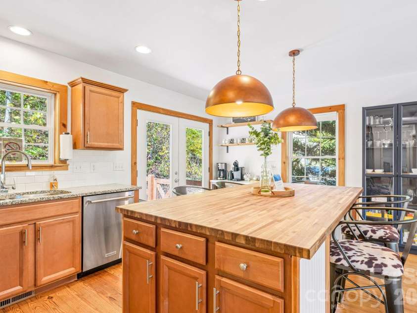 198 Eagles Drive, Boone, NC 28607.  MLS# CAR4435938, YatesRealty ID 58206. 