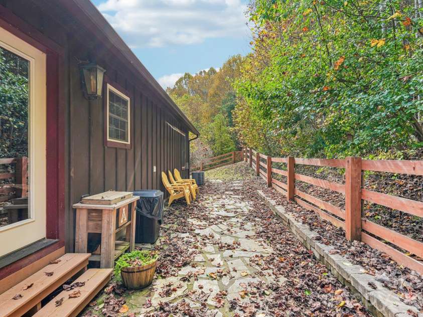 198 Eagles Drive, Boone, NC 28607.  MLS# CAR4435938, YatesRealty ID 58206. 