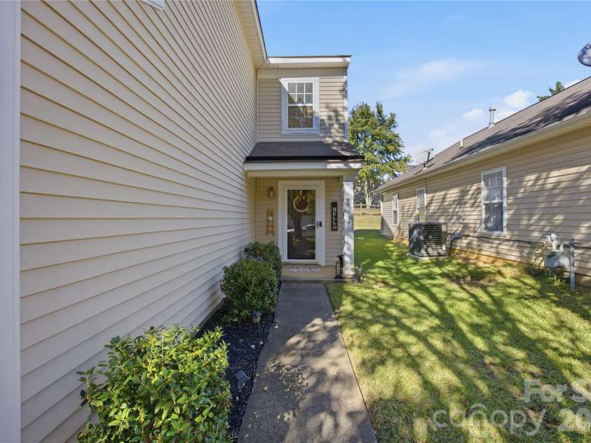 8335 Wallace Glen Drive, Charlotte, NC 28212.  MLS# CAR4435997, YatesRealty ID 58207. 