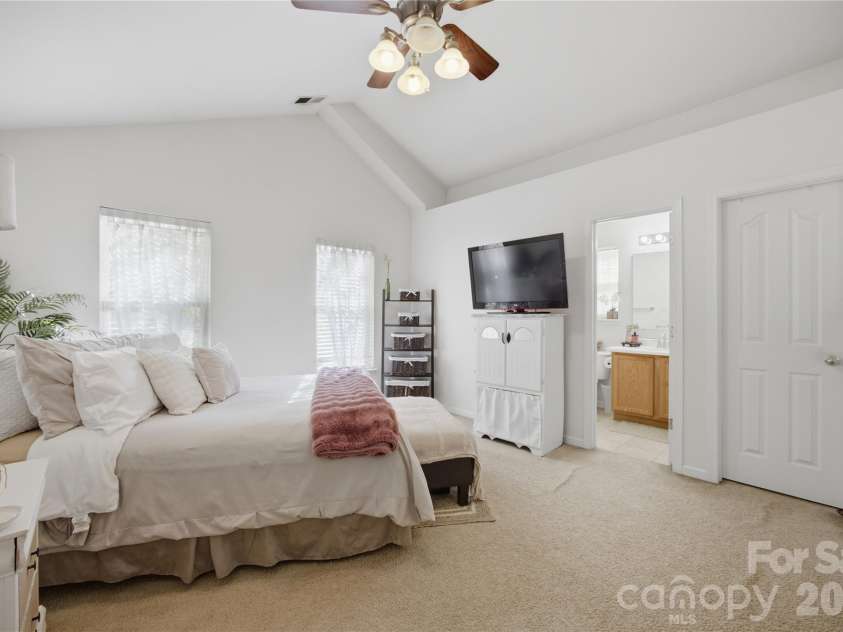 8335 Wallace Glen Drive, Charlotte, NC 28212.  MLS# CAR4435997, YatesRealty ID 58207. 