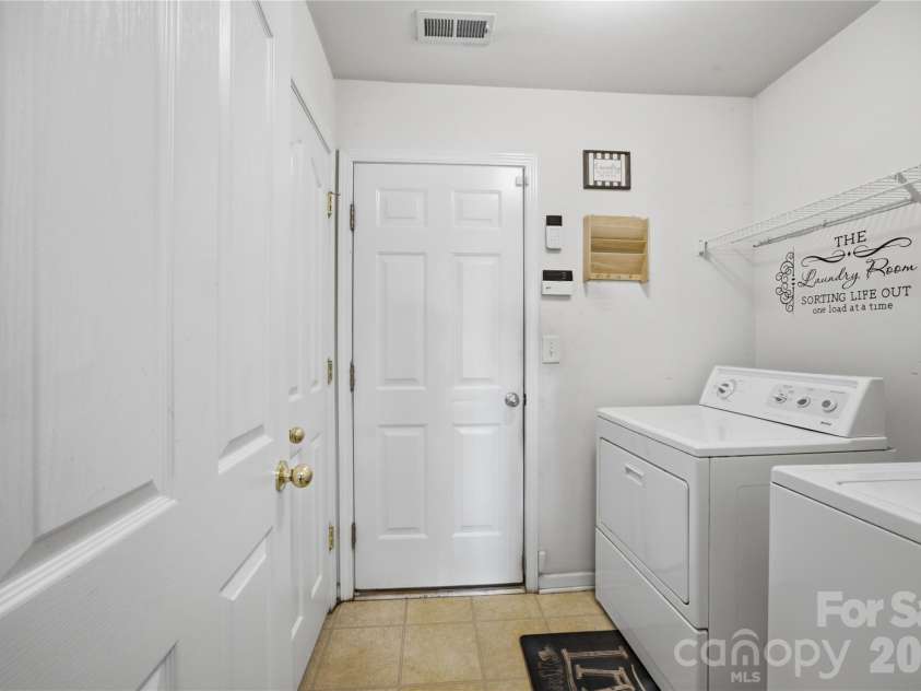 8335 Wallace Glen Drive, Charlotte, NC 28212.  MLS# CAR4435997, YatesRealty ID 58207. 