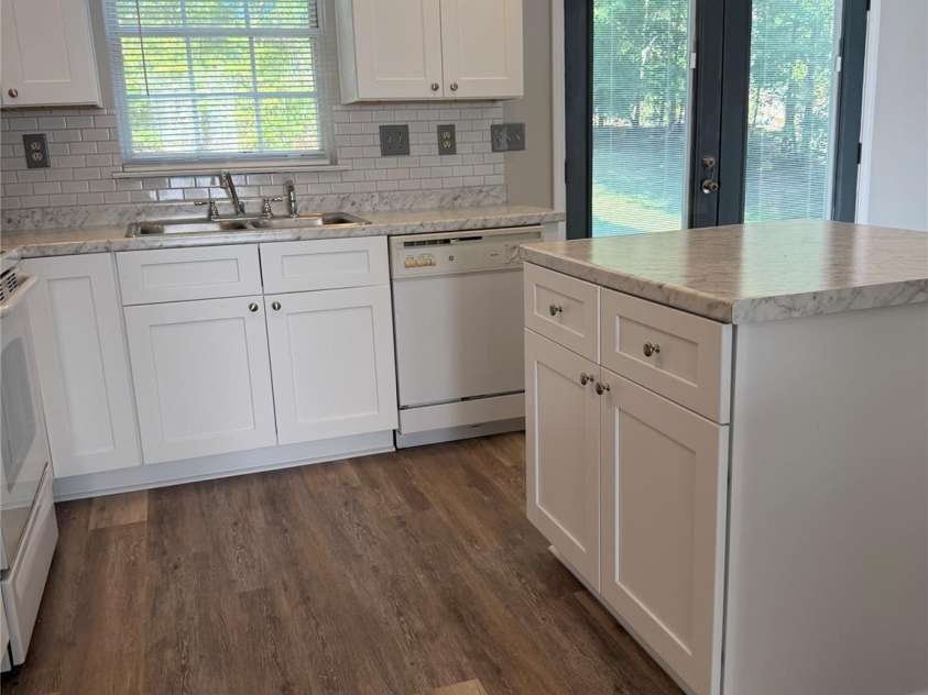 10904 Delsing Court, Charlotte, NC 28214.  MLS# CAR4433669, YatesRealty ID 58209. Kitchen