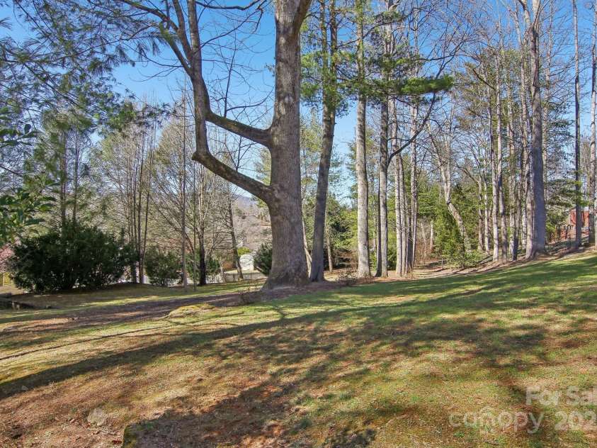 127 Kalmia Terrace Court, Hendersonville, NC 28739.  MLS# CAR4227852, YatesRealty ID 5821. 
