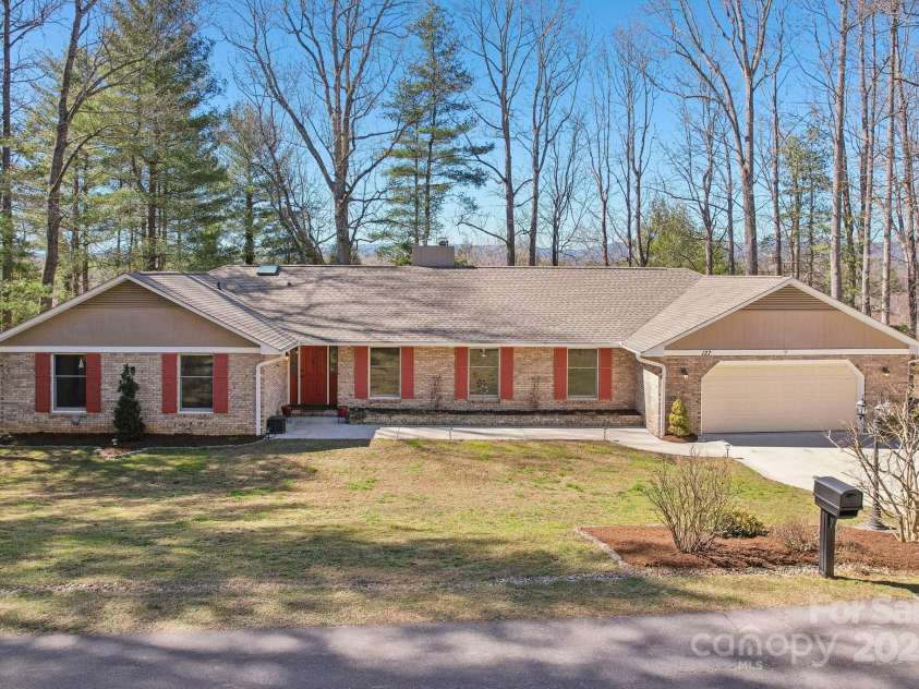 127 Kalmia Terrace Court, Hendersonville, NC 28739.  MLS# CAR4227852, YatesRealty ID 5821. 