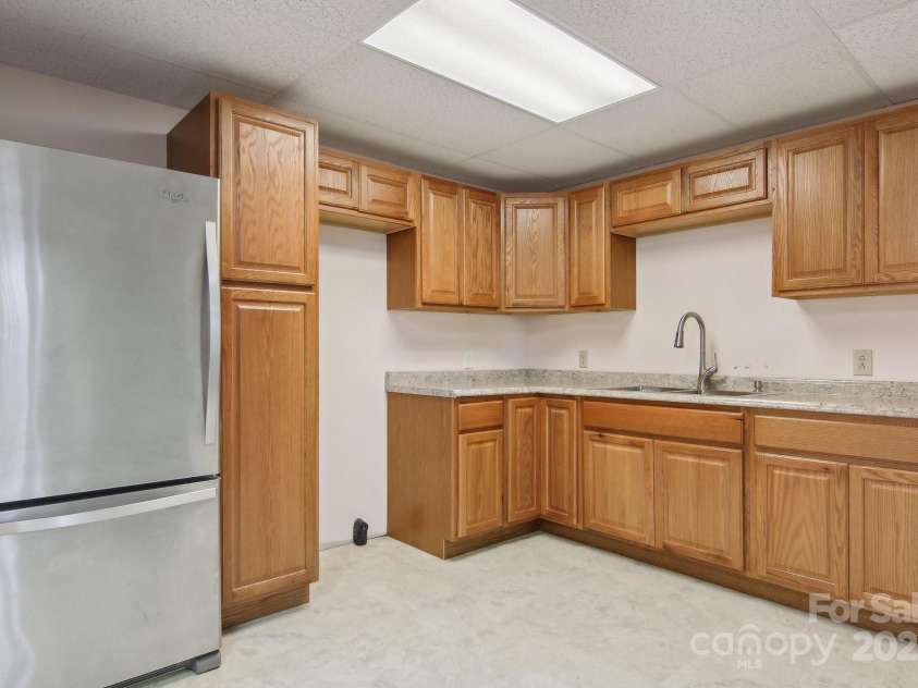 127 Kalmia Terrace Court, Hendersonville, NC 28739.  MLS# CAR4227852, YatesRealty ID 5821. Lower level kitchen