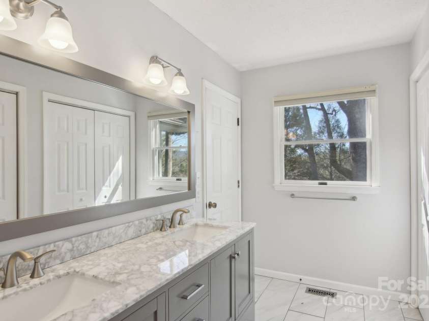 127 Kalmia Terrace Court, Hendersonville, NC 28739.  MLS# CAR4227852, YatesRealty ID 5821. Primary Bath Double Vanity