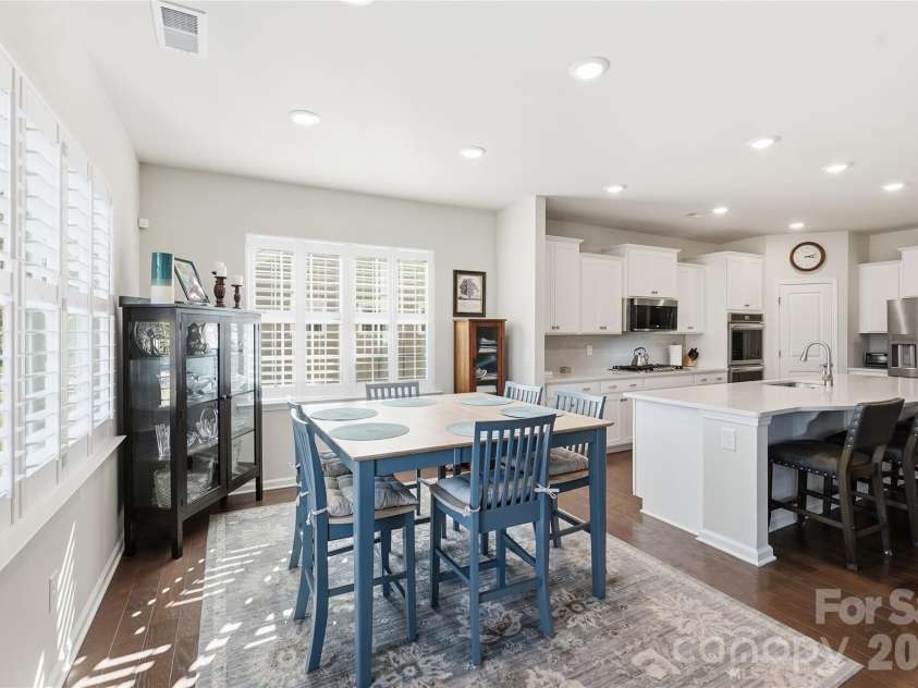 3162 Windhaven Lane, Tega Cay, SC 29708.  MLS# CAR4434420, YatesRealty ID 58210. Breakfast area off the gourmet kitchen