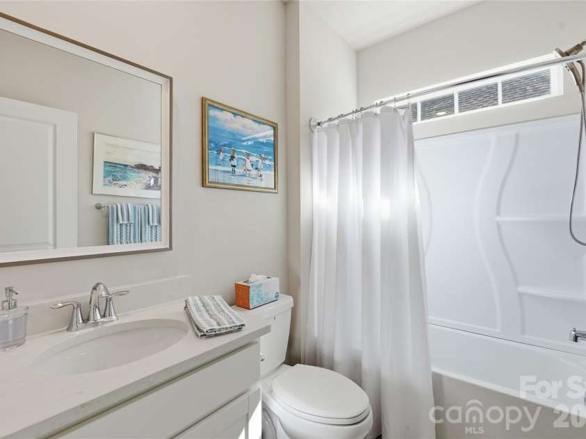 3162 Windhaven Lane, Tega Cay, SC 29708.  MLS# CAR4434420, YatesRealty ID 58210. Guest Full Bathroom