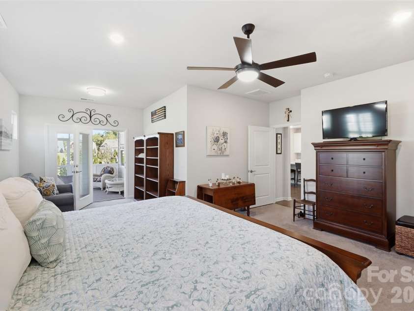 3162 Windhaven Lane, Tega Cay, SC 29708.  MLS# CAR4434420, YatesRealty ID 58210. Primary Suite