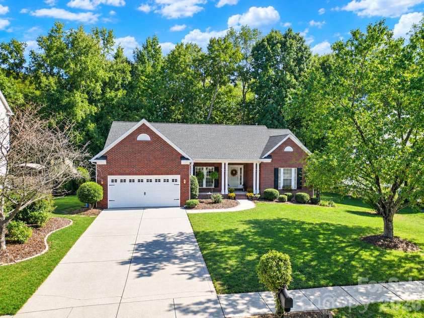 117 Doby Creek Court, Fort Mill, SC 29715.  MLS# CAR4434295, YatesRealty ID 58213. 