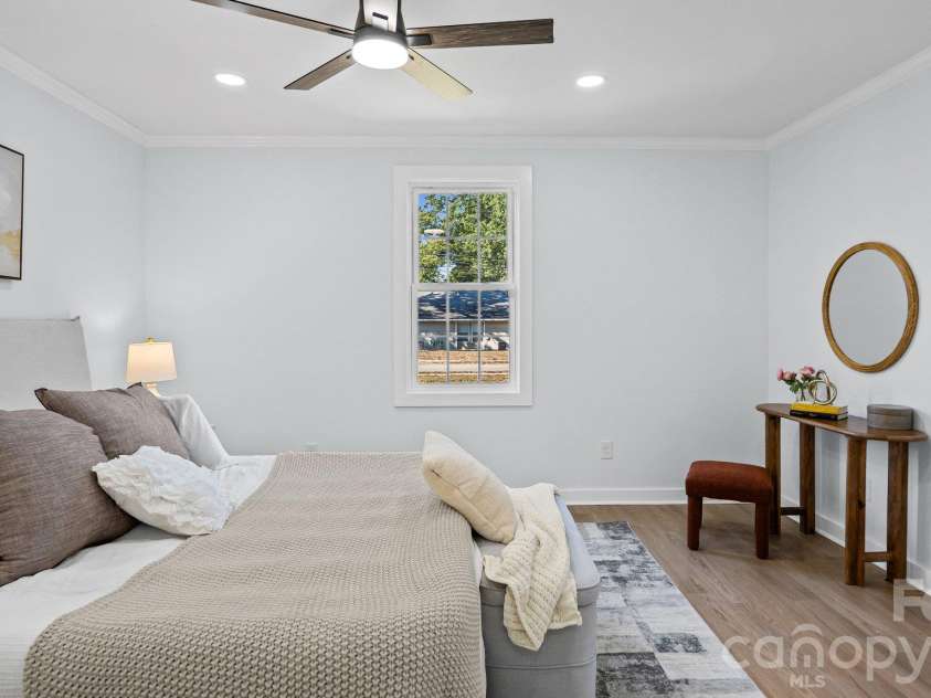 604 Oak Street, Mooresville, NC 28115.  MLS# CAR4434539, YatesRealty ID 58214. 