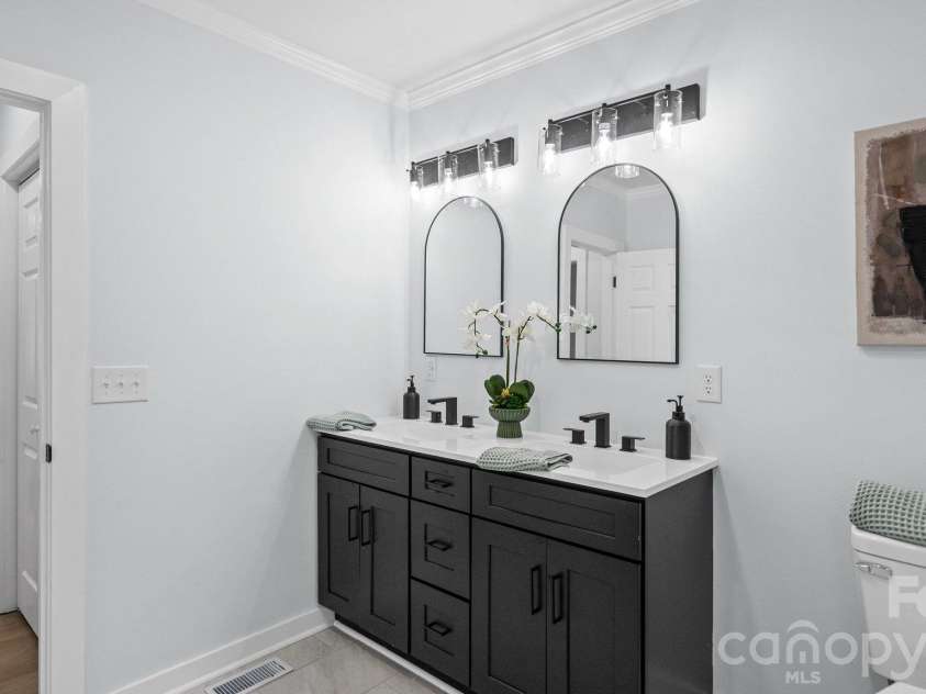 604 Oak Street, Mooresville, NC 28115.  MLS# CAR4434539, YatesRealty ID 58214. 