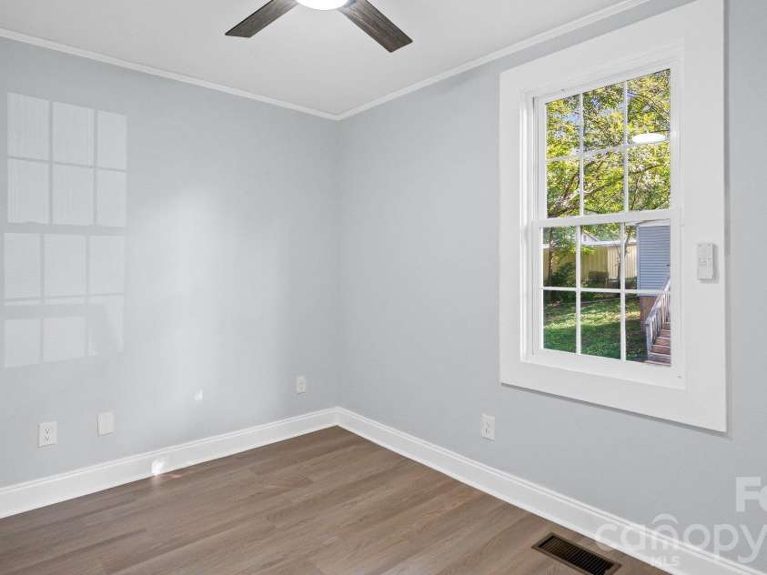 604 Oak Street, Mooresville, NC 28115.  MLS# CAR4434539, YatesRealty ID 58214. 