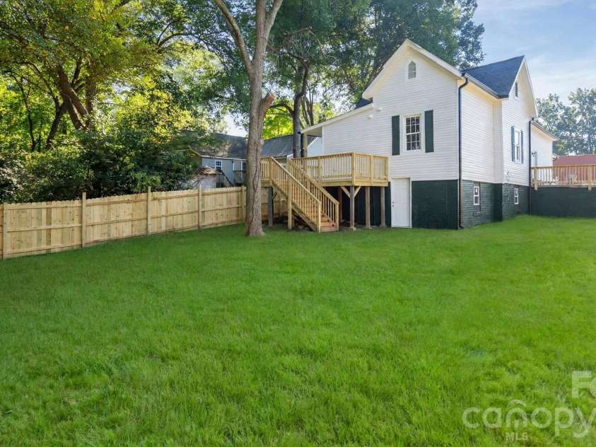 604 Oak Street, Mooresville, NC 28115.  MLS# CAR4434539, YatesRealty ID 58214. 